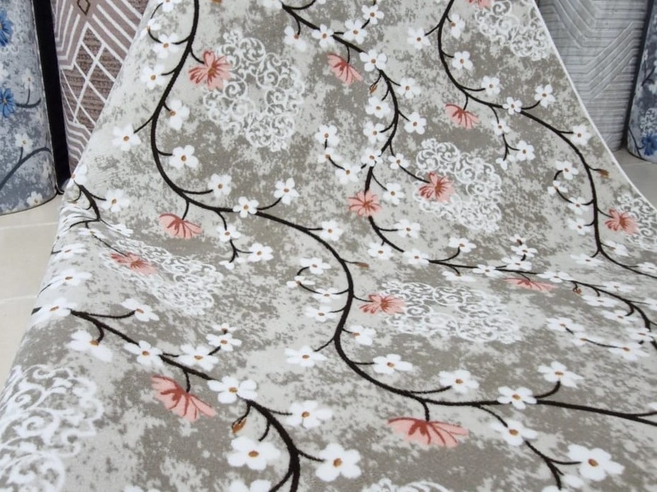 Çiçekli papatya desenli halı - Plato